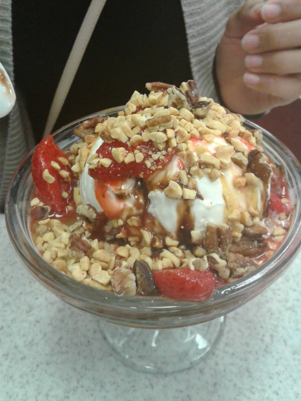 Oberweis Ice Cream and Dairy Store | restaurant | 3152 W 95th St, Evergreen Park, IL 60805, USA | 7084237700 OR +1 708-423-7700