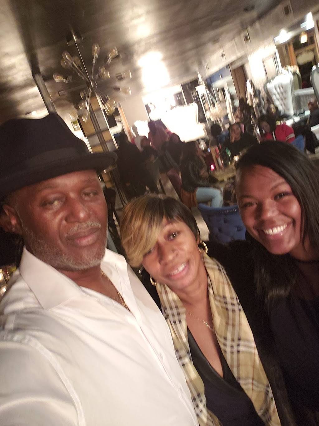 Oooh Wee Sweet Tea Restaurant | restaurant | 1225 E 87th St, Chicago, IL 60619, USA | 7739343438 OR +1 773-934-3438