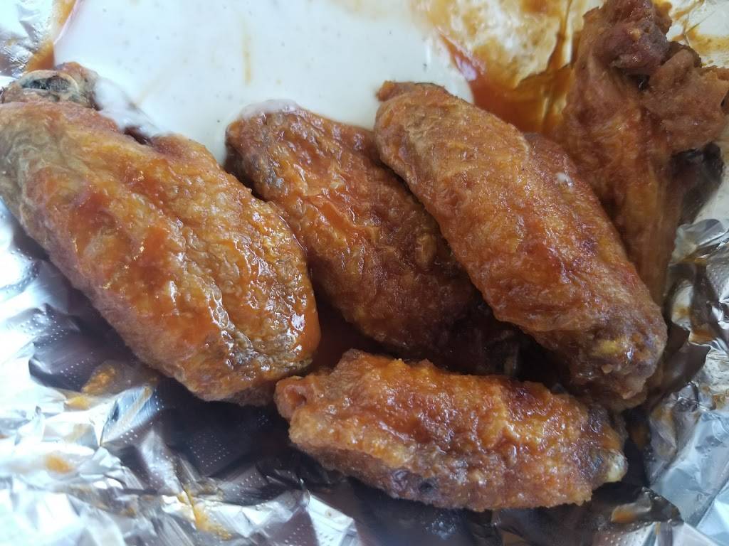 T Town Wings | restaurant | 221 Haynes St, Talladega, AL 35160, USA | 2563621313 OR +1 256-362-1313