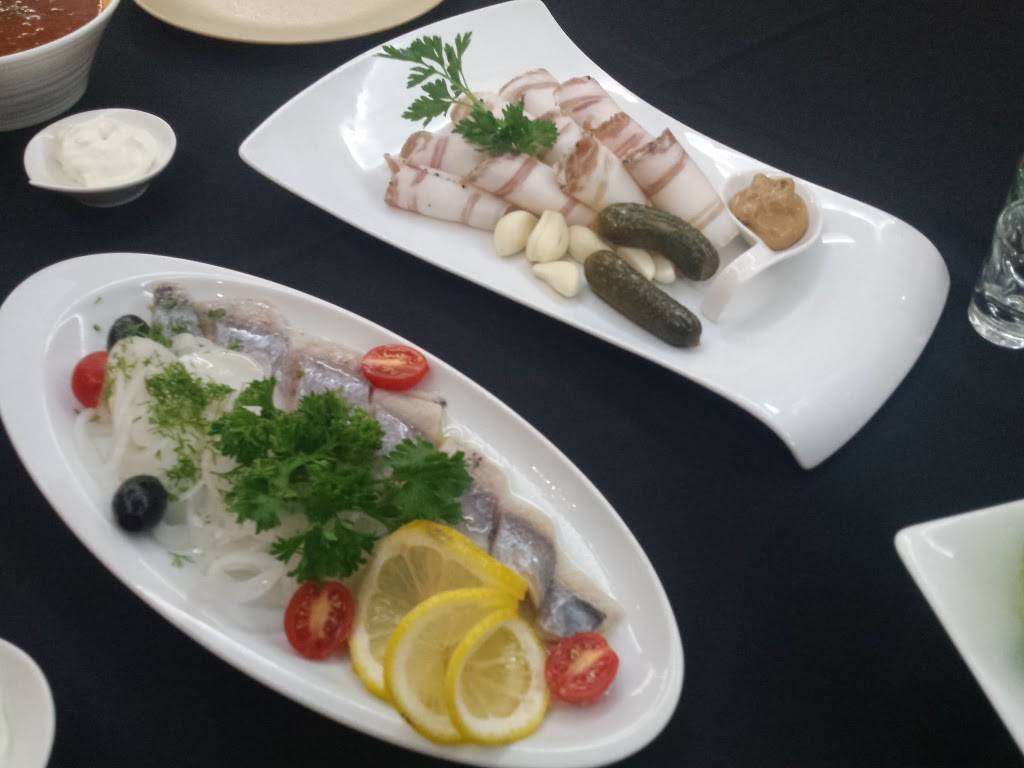 Red Square Restaurant & Banquet Hall | restaurant | 1027 Finch Ave W, North York, ON M3J 2C7, Canada | 4167399797 OR +1 416-739-9797