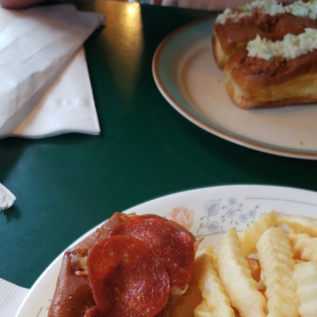 Loras | Family Restaurant | restaurant | RR 39, Nettie, WV 26681, USA | 3048466447 OR +1 304-846-6447