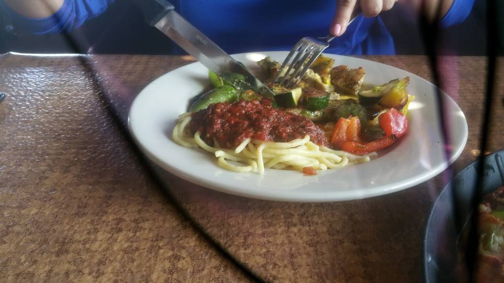 Salutos Pizza & Pasta | restaurant | 7680 Grand Ave, Gurnee, IL 60031, USA | 8473566900 OR +1 847-356-6900