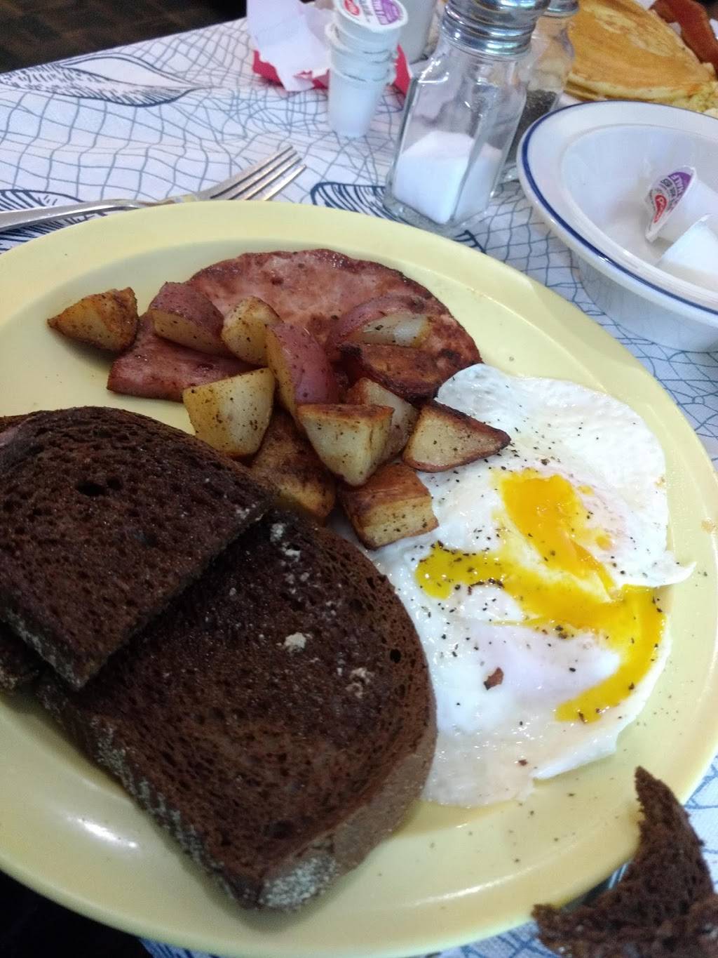 Horizons Family Restaurant | restaurant | 35 Mile Rd, Wells, ME 04090, USA | 2076464155 OR +1 207-646-4155