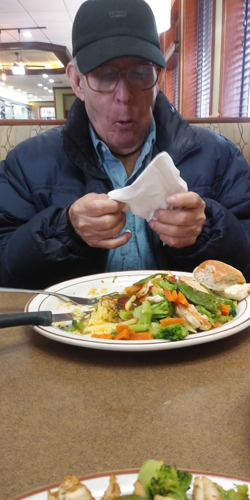 Huck Finn Plaza | restaurant | 6626 S Pulaski Rd, Chicago, IL 60629, USA | 7735814285 OR +1 773-581-4285