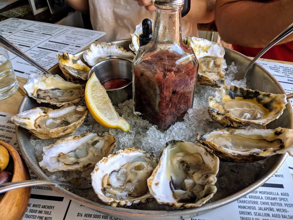 Sailor Oyster Bar | restaurant | 2824, 196 West St, Annapolis, MD 21401, USA | 4105715449 OR +1 410-571-5449