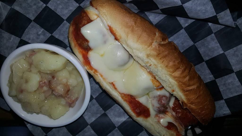 Strohs Tavern | restaurant | 9566 Lake Shore Rd, Angola, NY 14006, USA | 7165490480 OR +1 716-549-0480