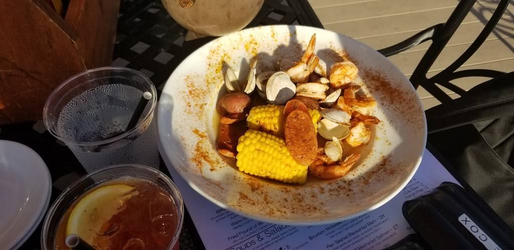 Decoys Seafood | restaurant | 3305 Ferry Rd, Suffolk, VA 23435, USA | 7579771081 OR +1 757-977-1081