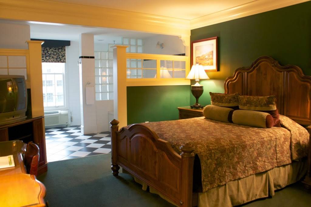 St. Brendans Inn | restaurant | 234 S Washington St, Green Bay, WI 54301, USA | 9208848484 OR +1 920-884-8484