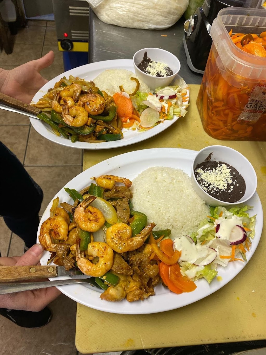 Pupuseria Emily | restaurant | 6639 Castor Ave, Philadelphia, PA 19149, USA | 3472591785 OR +1 347-259-1785