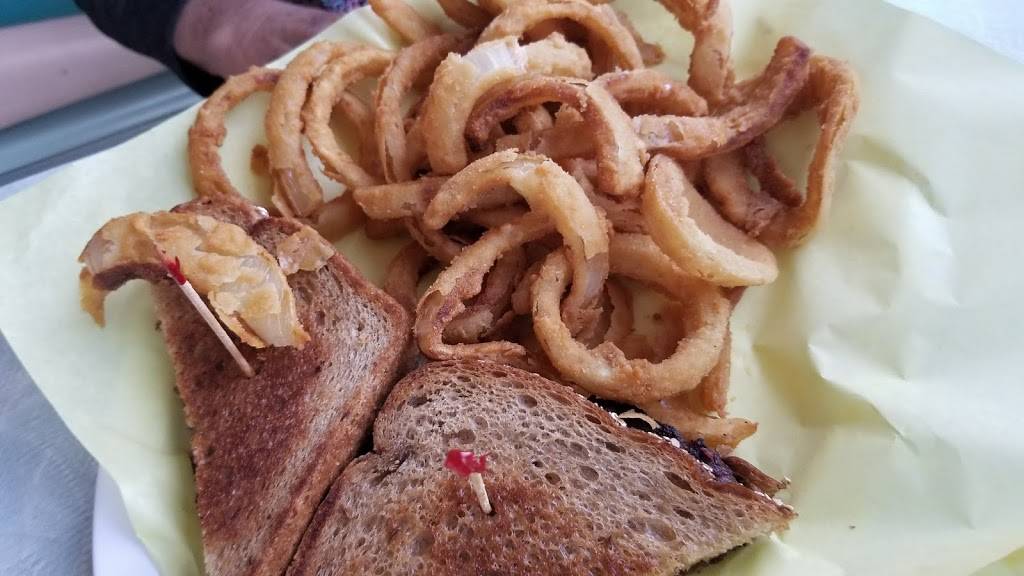 Toms #1 World Famous Chiliburgers | restaurant | 1280 Alabama St, Redlands, CA 92374, USA | 9093079742 OR +1 909-307-9742