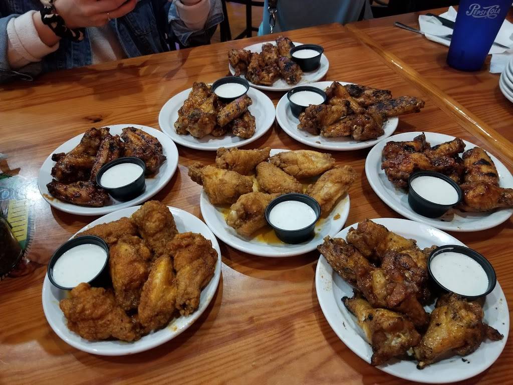 Gators Dockside Gainesville | restaurant | 3842 W Newberry Rd #1a, Gainesville, FL 32607, USA | 3523384445 OR +1 352-338-4445