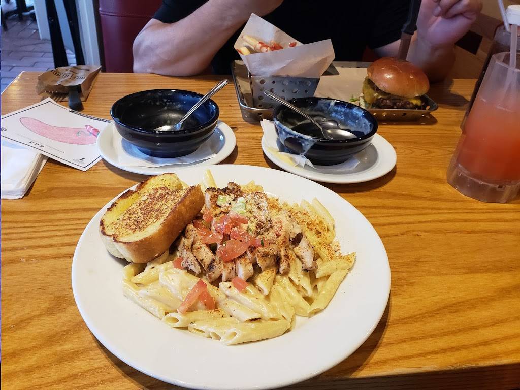 Chilis Grill & Bar | restaurant | 7800 North Point Pkwy, Alpharetta, GA 30022, USA | 7705949063 OR +1 770-594-9063