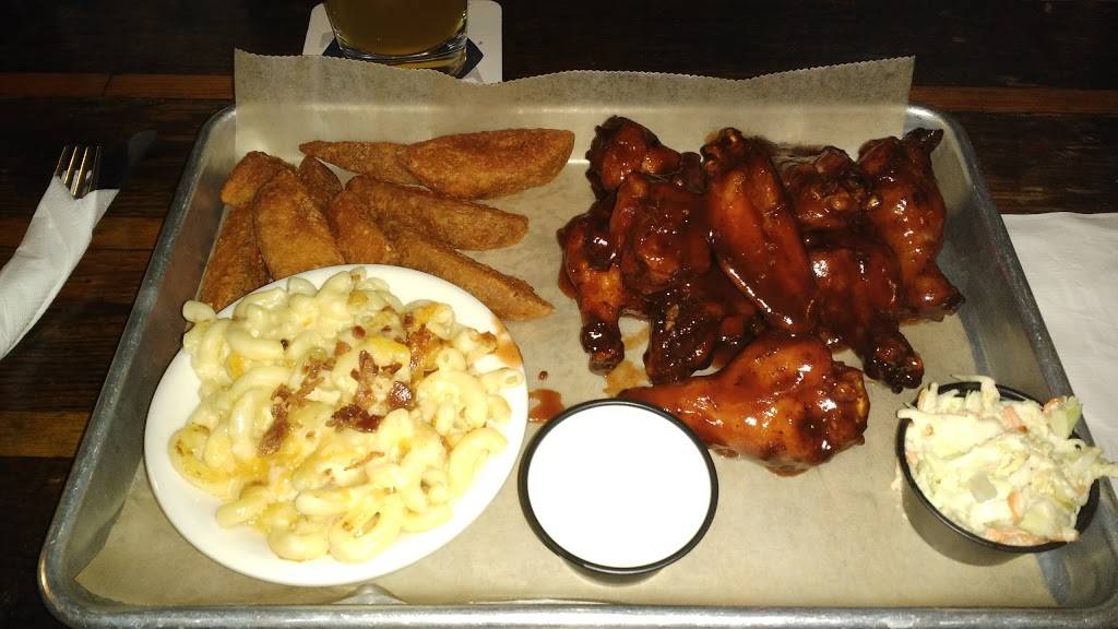 Capitol Lounge | restaurant | 229 Pennsylvania Ave SE, Washington, DC 20003, USA | 2025472098 OR +1 202-547-2098