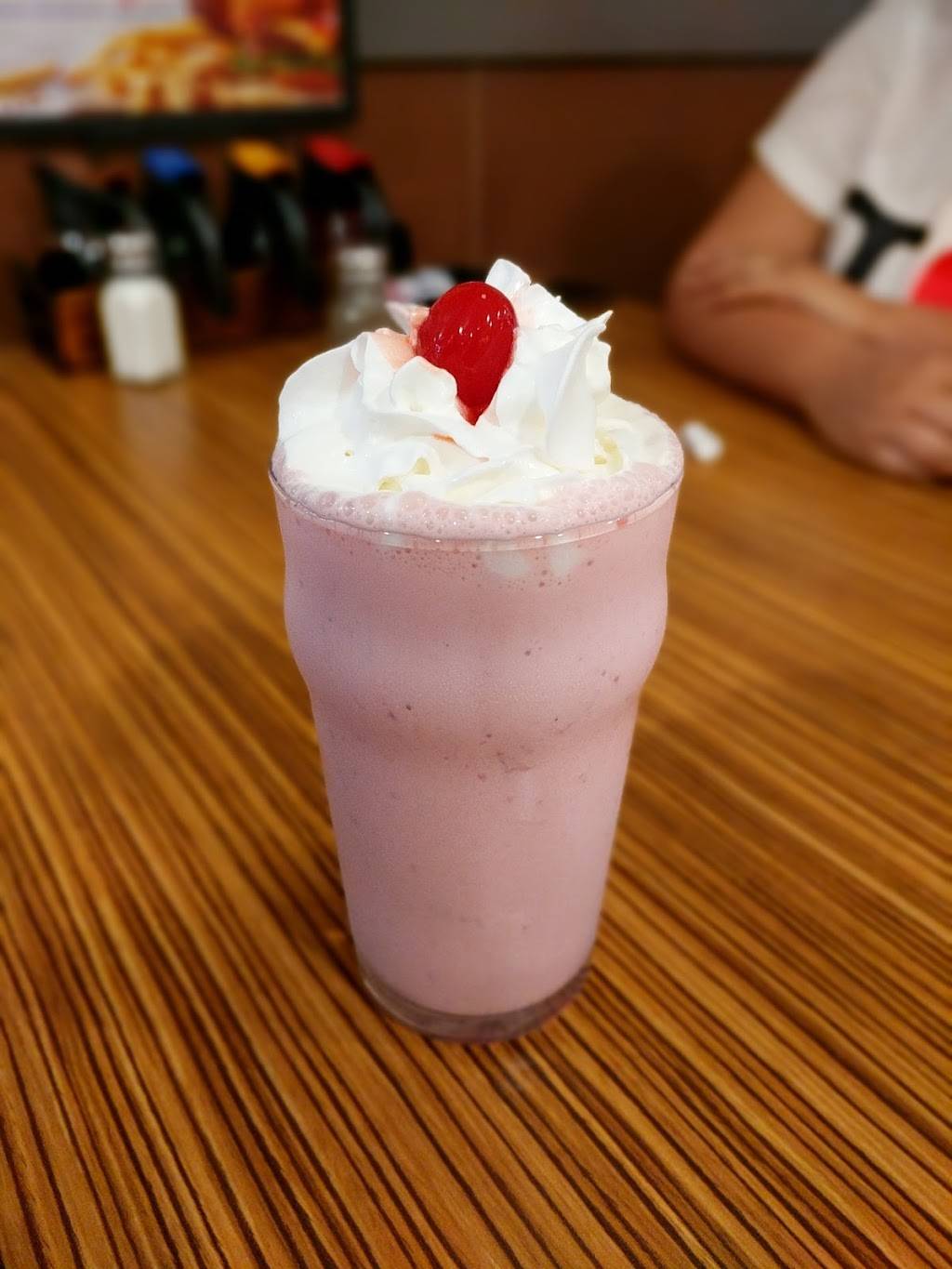 IHOP | restaurant | 100 W Old Country Rd, Hicksville, NY 11801, USA | 5167190860 OR +1 516-719-0860