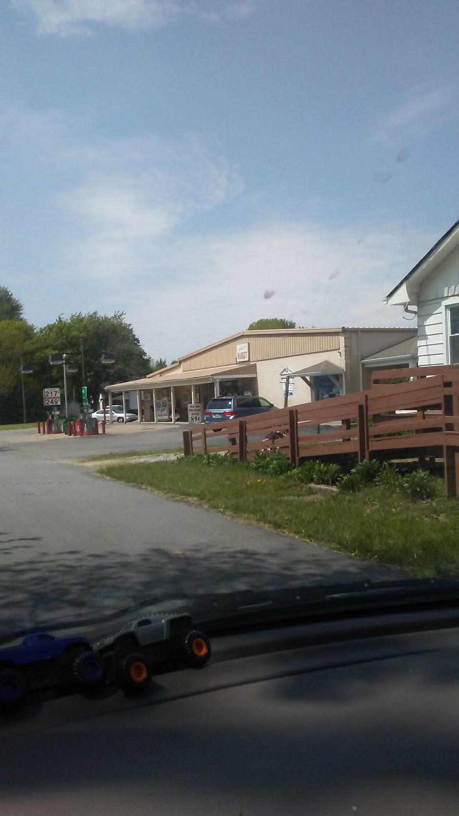 Jamestown Market | restaurant | 33 E Brush St, Jamestown, IN 46147, USA | 7656765541 OR +1 765-676-5541