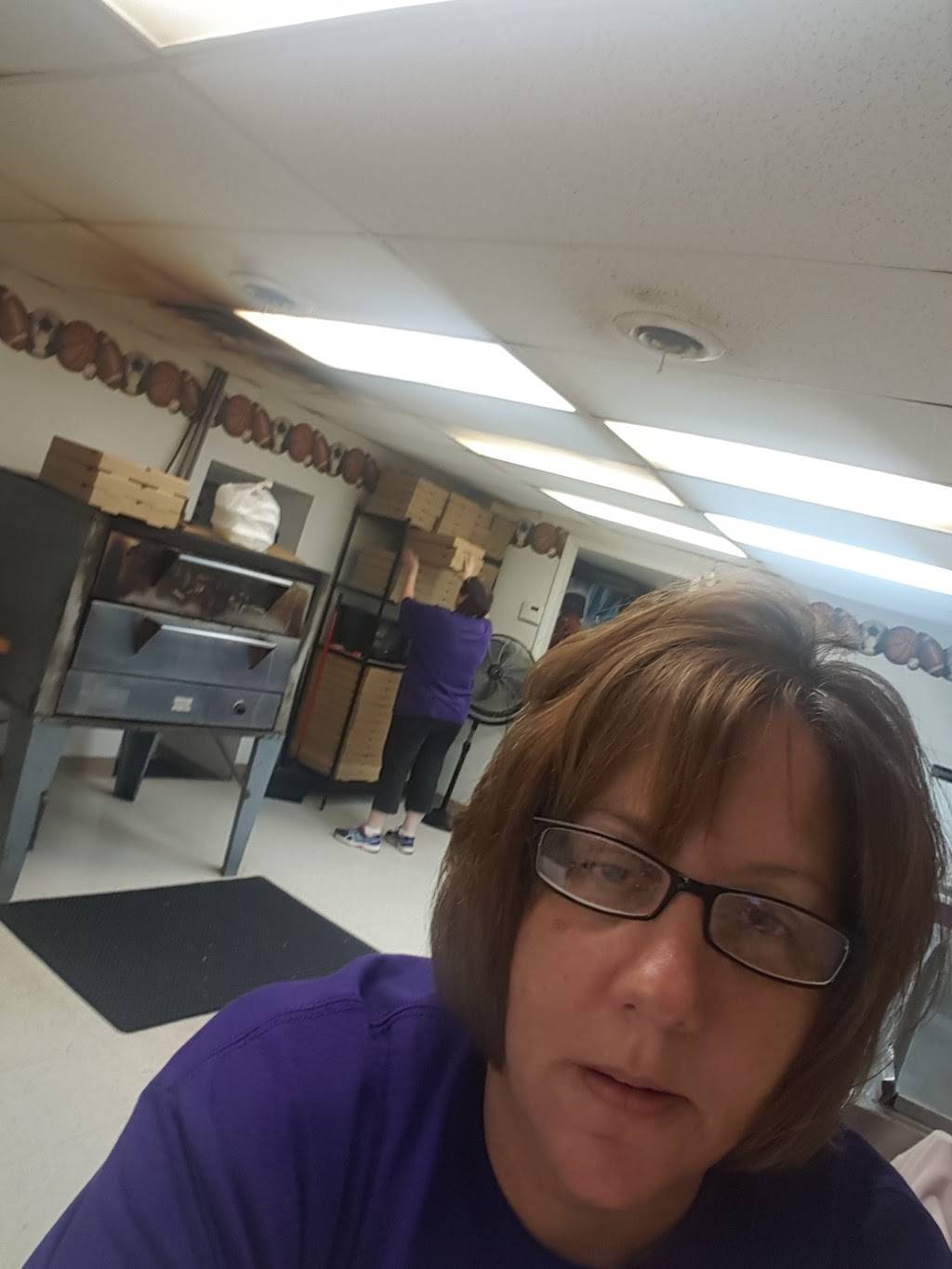 Frostys Pizza | restaurant | 11 N Main St, Mechanicsburg, OH 43044, USA | 9378341900 OR +1 937-834-1900