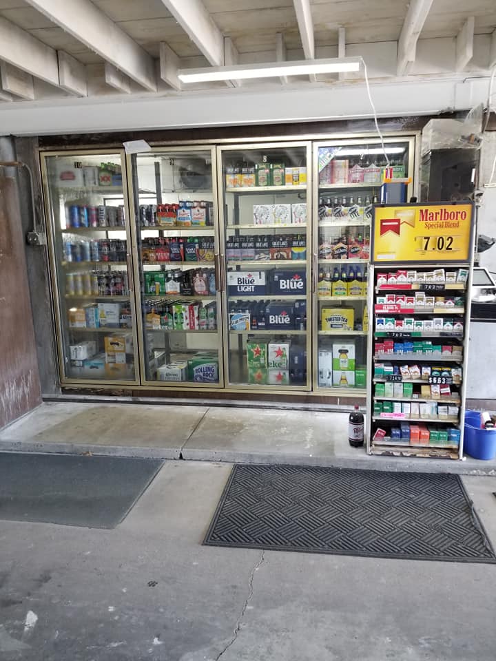 Daves Drive-Thru | meal takeaway | 7697 E Harbor Rd, Lakeside Marblehead, OH 43440, USA | 4199679521 OR +1 419-967-9521