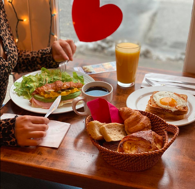 Maison Parisienne - French Café | bakery | 3307 N Clark St, Chicago, IL 60657, USA | 7738571636 OR +1 773-857-1636