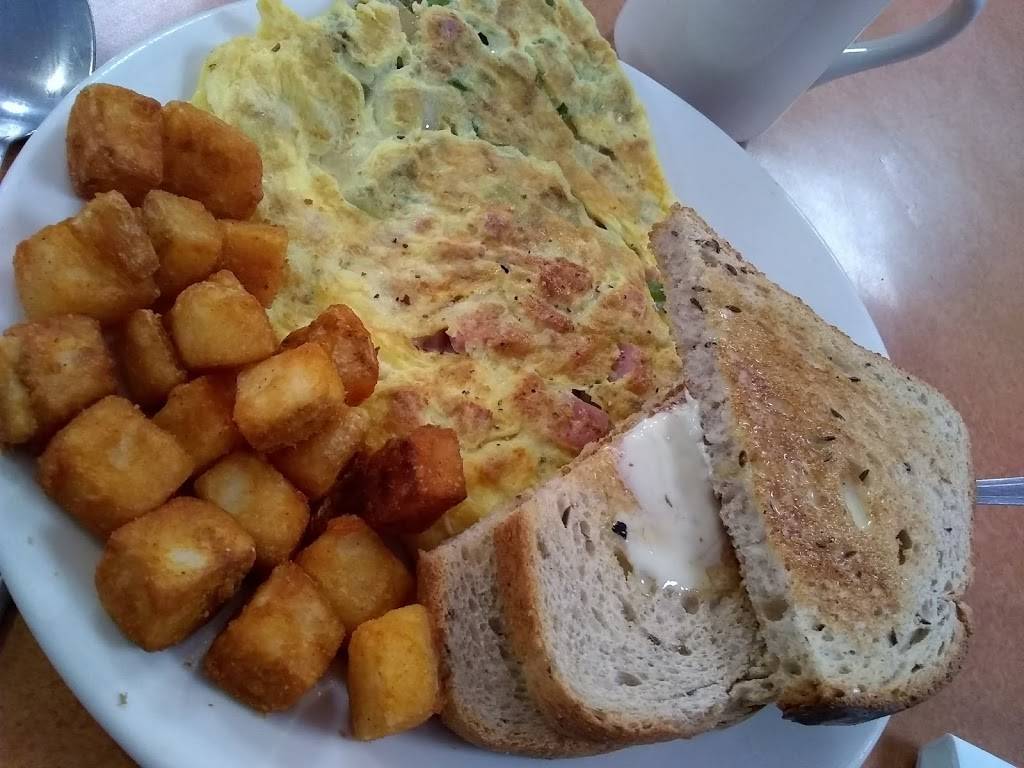 Mikos Cafe | restaurant | 912 Crescent St, Brockton, MA 02302, USA | 5082326754 OR +1 508-232-6754