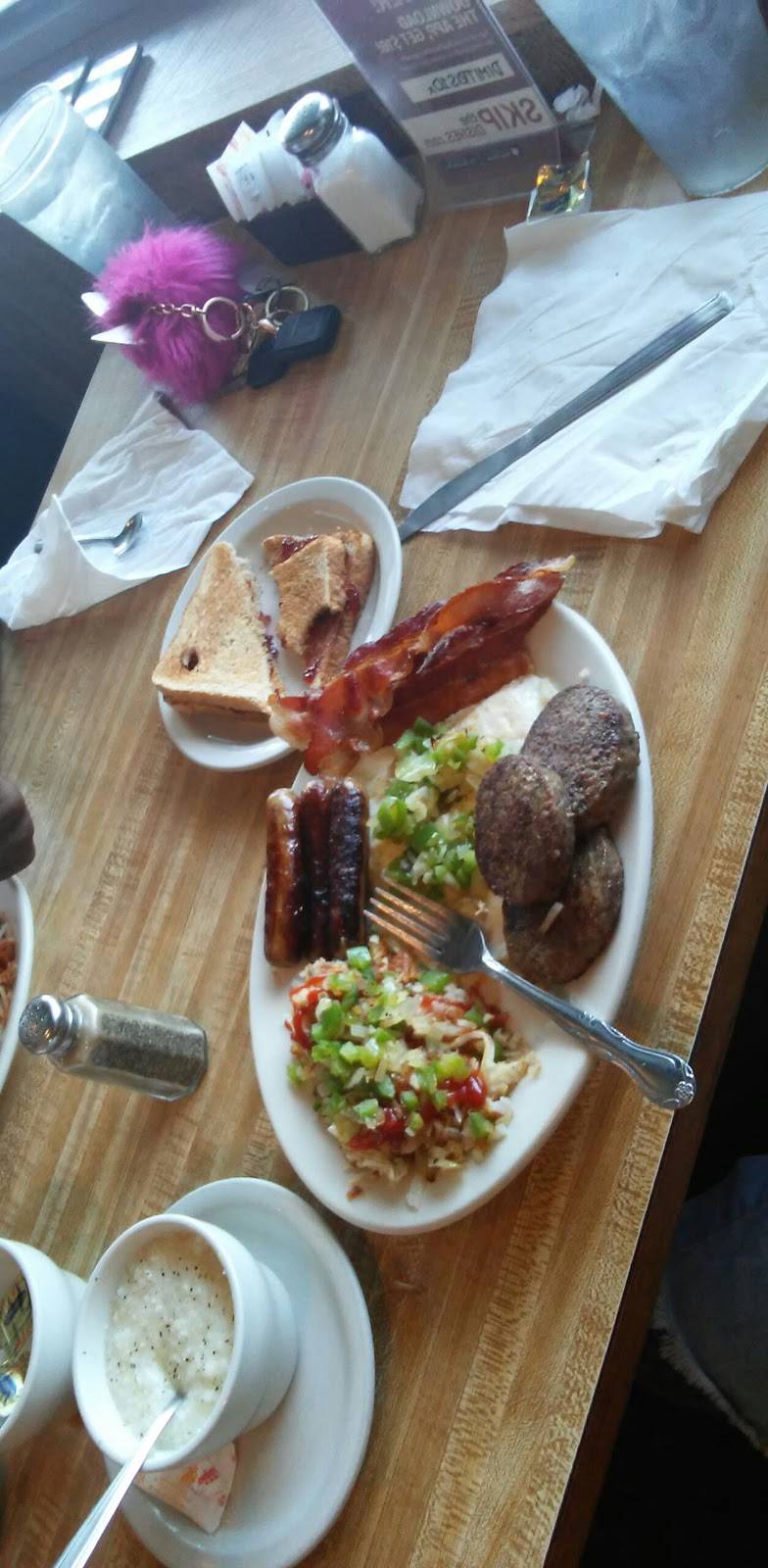 Dimitris Family Restaurants | restaurant | 10945 Lorain Ave, Cleveland, OH 44111, USA | 2162523636 OR +1 216-252-3636