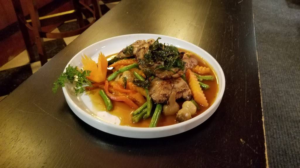 Charm Thai | restaurant | 7426 Broadview Rd, Parma, OH 44134, USA | 2166420301 OR +1 216-642-0301