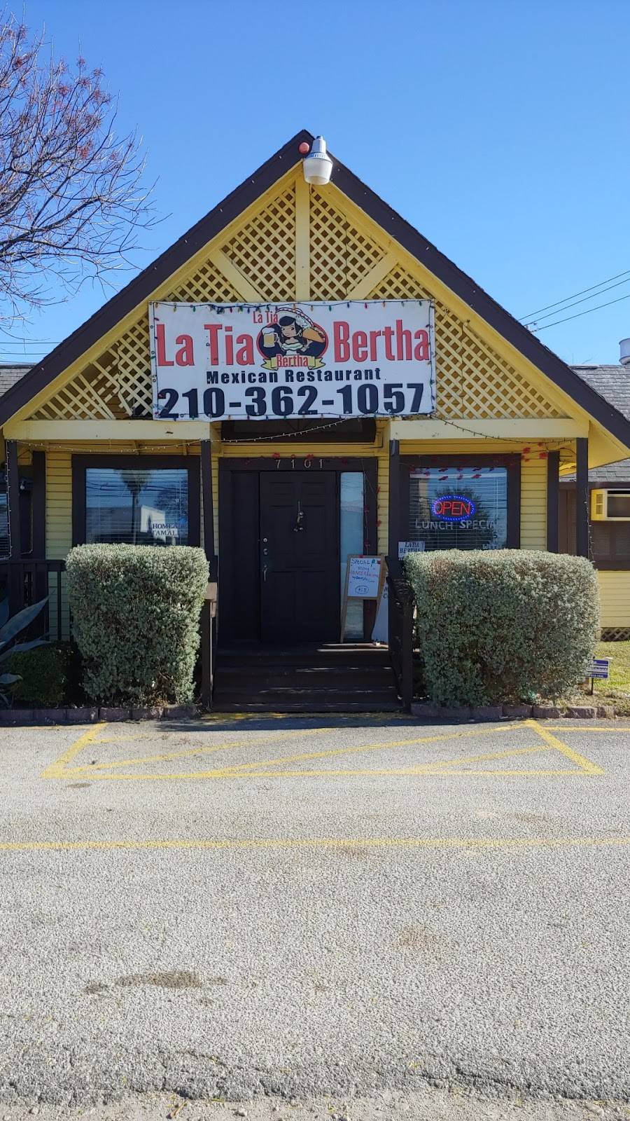 La Tia Bertha | restaurant | 7101 Bandera Rd, San Antonio, TX 78238, USA | 2103621057 OR +1 210-362-1057