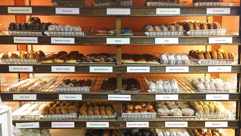 Donut King | bakery | 411 Middle St, Weymouth, MA 02189, USA | 7813350524 OR +1 781-335-0524