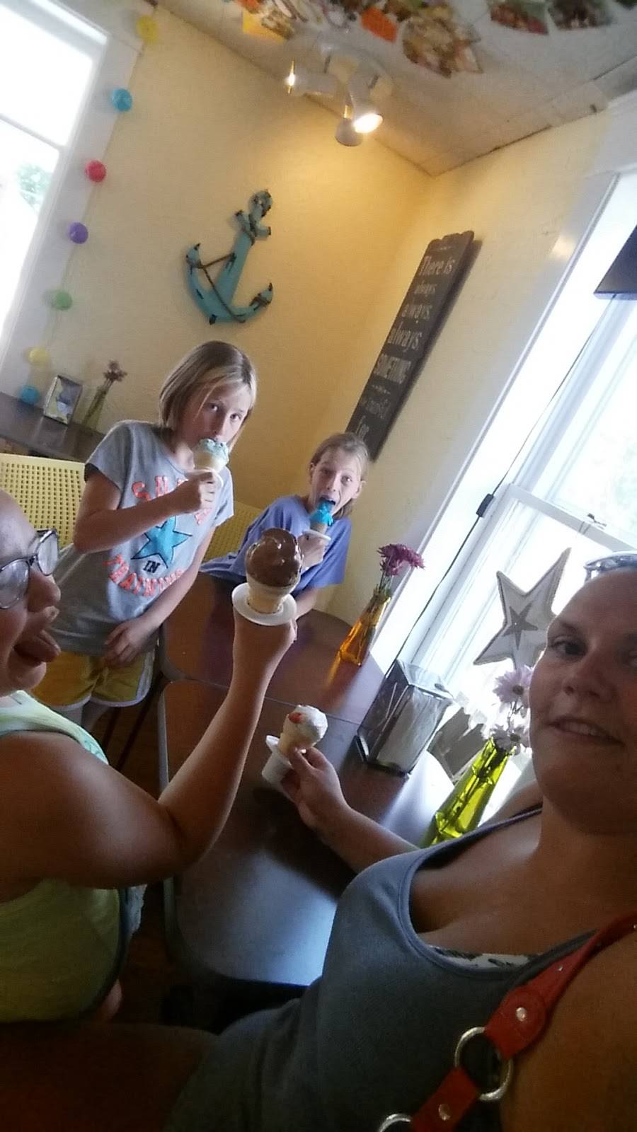 Sundaes on Sylvan | restaurant | 253 Kelly St, Rome City, IN 46784, USA | 2608544815 OR +1 260-854-4815