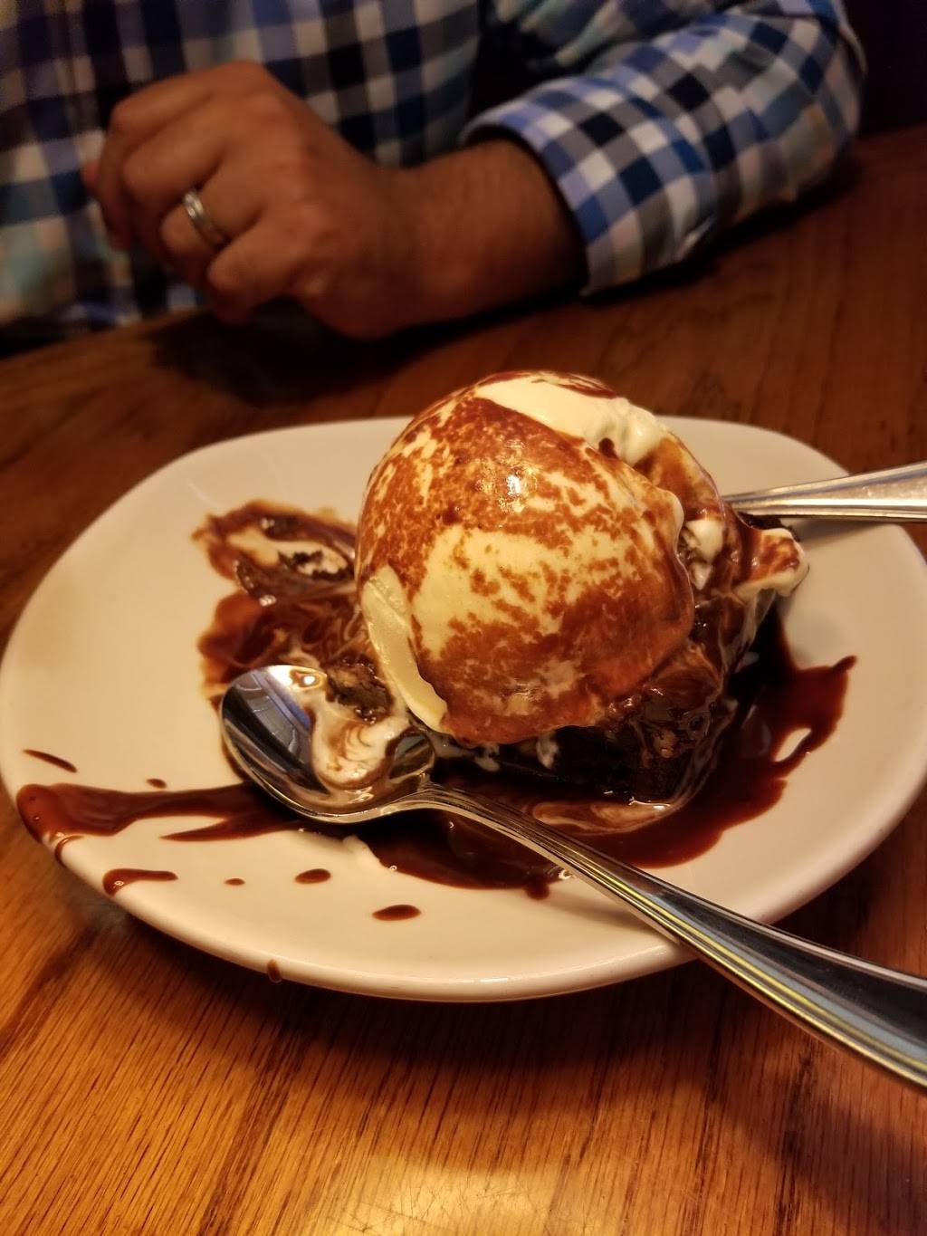 Outback Steakhouse | restaurant | 1067 Old Country Rd, Westbury, NY 11590, USA | 5163340518 OR +1 516-334-0518