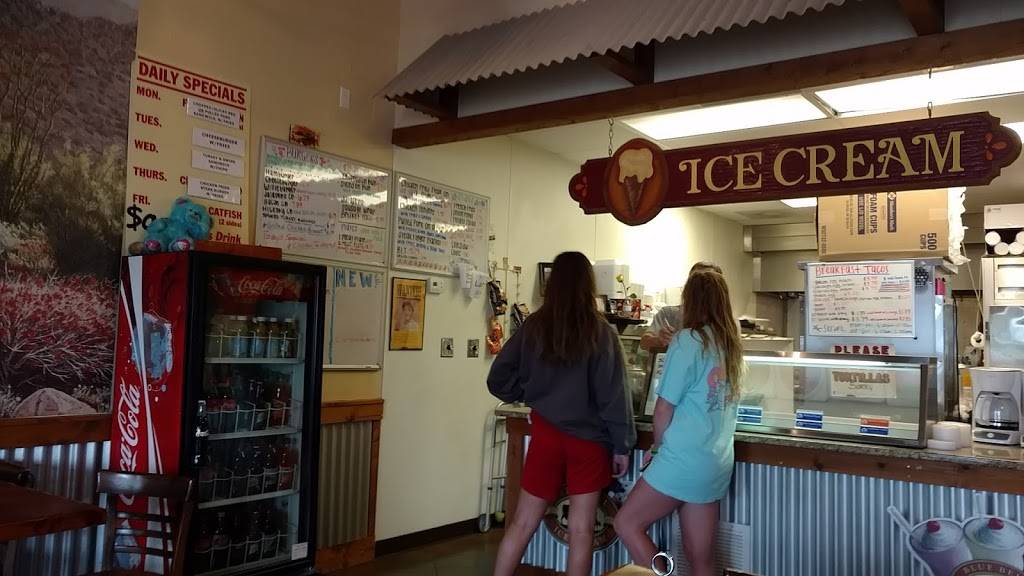 Willies Burgers & BBQ | restaurant | 21018 TX-71, Spicewood, TX 78669, USA | 5122648866 OR +1 512-264-8866