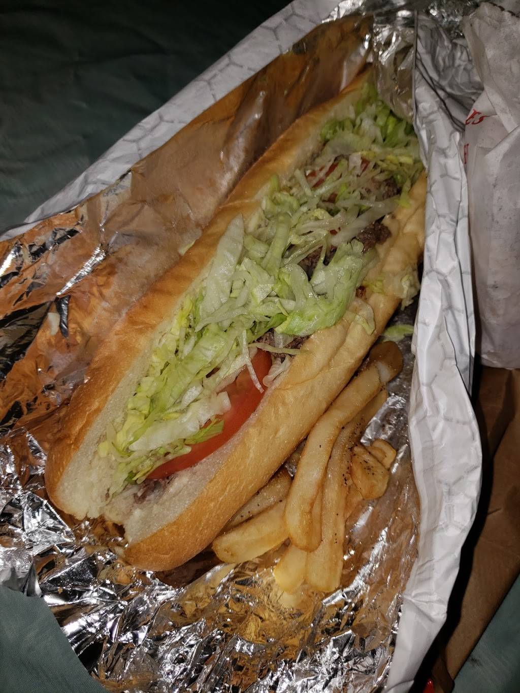 Riccardos Pizza | restaurant | 2510 River Ave, Camden, NJ 08105, USA | 8565414914 OR +1 856-541-4914