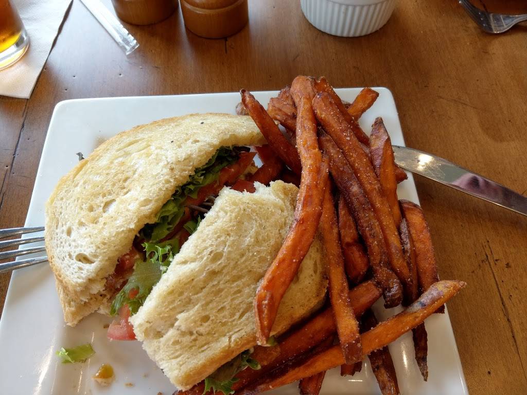 Harbor Club Clubhouse | restaurant | 1041 Harbor Hill Dr, Greensboro, GA 30642, USA | 7064537111 OR +1 706-453-7111