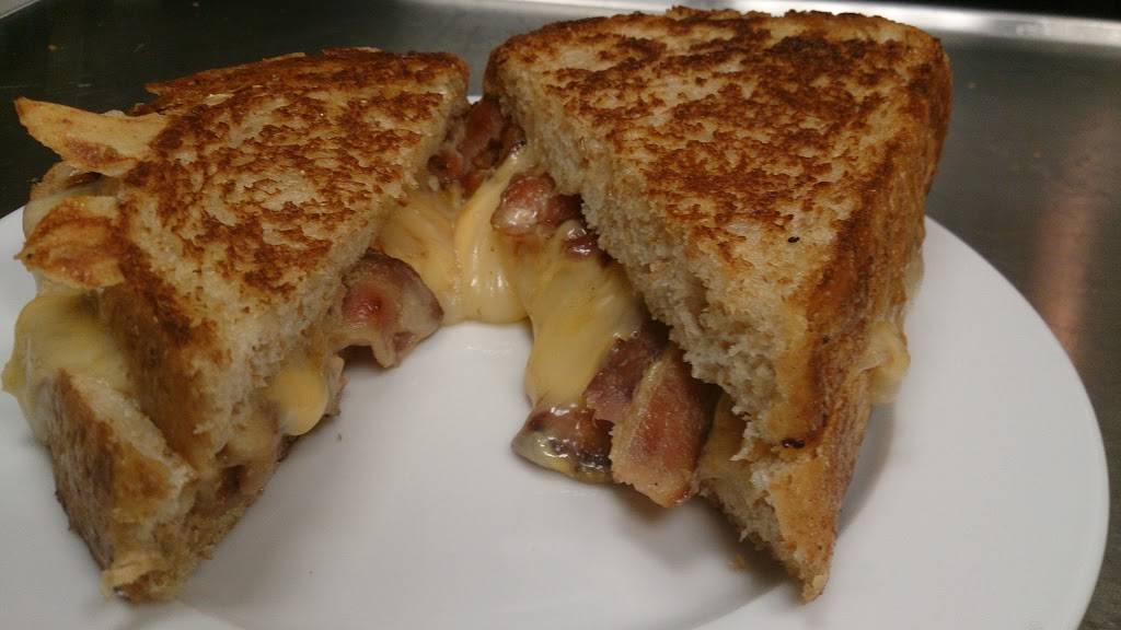 Lunchbox Cafe and Catering | restaurant | 917 Nipissing Rd, Milton, ON L9T 5E3, Canada | 9058783644 OR +1 905-878-3644