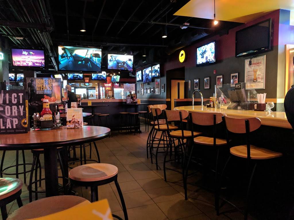 Buffalo Wild Wings | restaurant | 208 Summer St, Stamford, CT 06901, USA | 2033249453 OR +1 203-324-9453