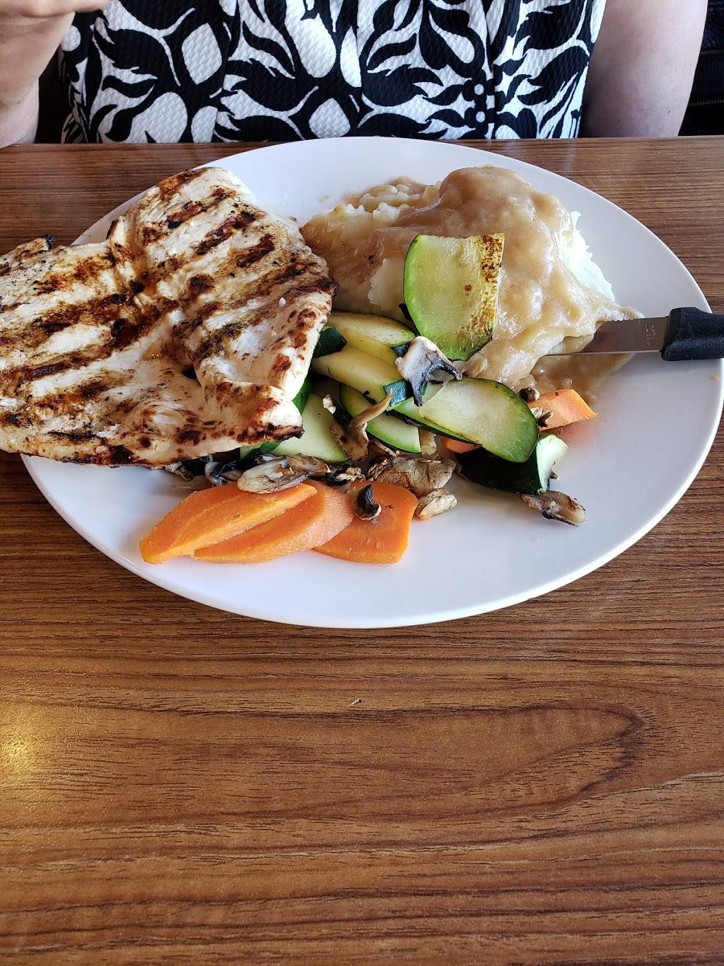 Toasted Bun | restaurant | 14445 Sherman Way, Van Nuys, CA 91405, USA | 8184538557 OR +1 818-453-8557