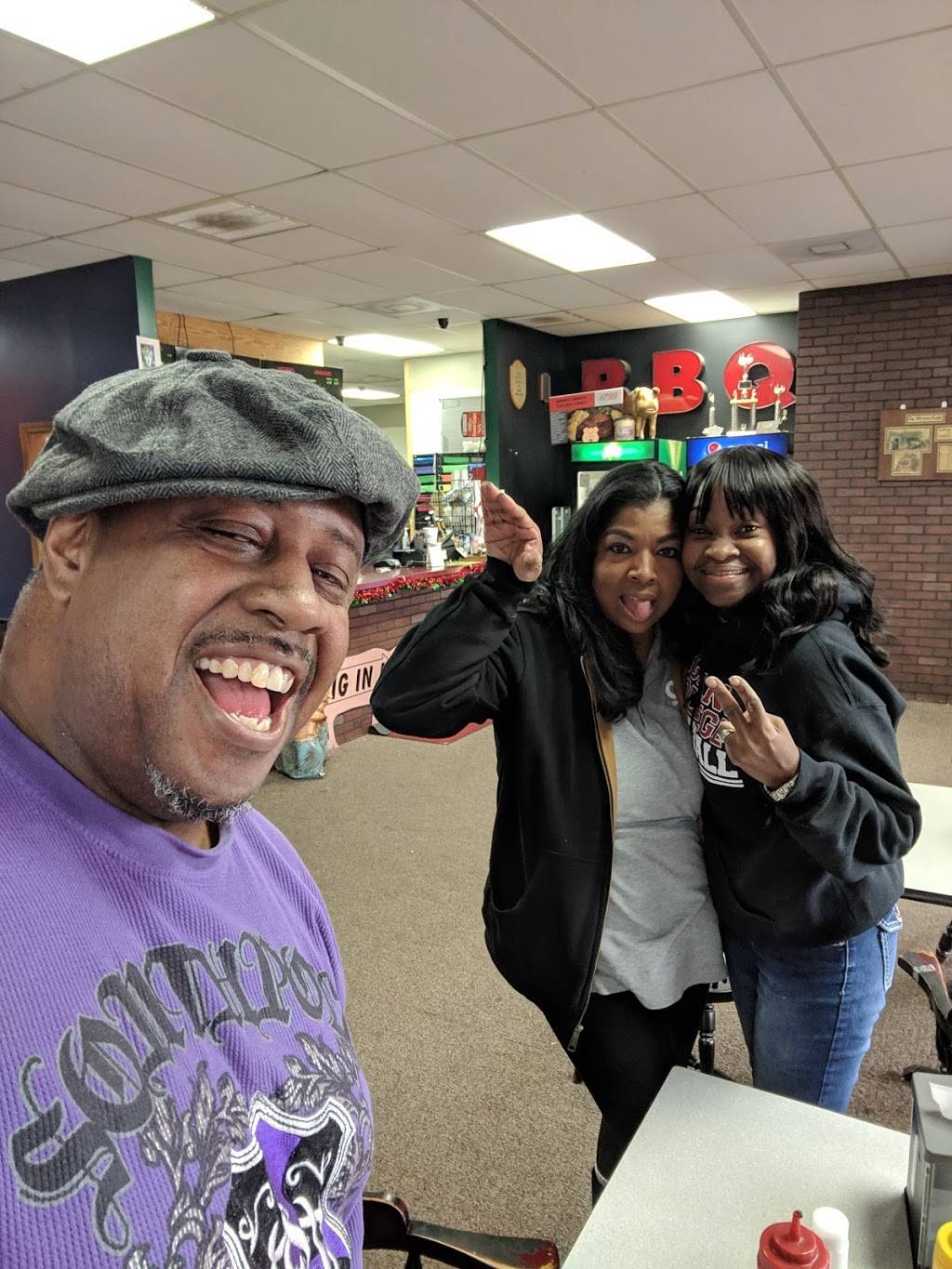 Pig In Pig Out | restaurant | 1003 E 13th St N, Wichita, KS 67214, USA | 3162637474 OR +1 316-263-7474