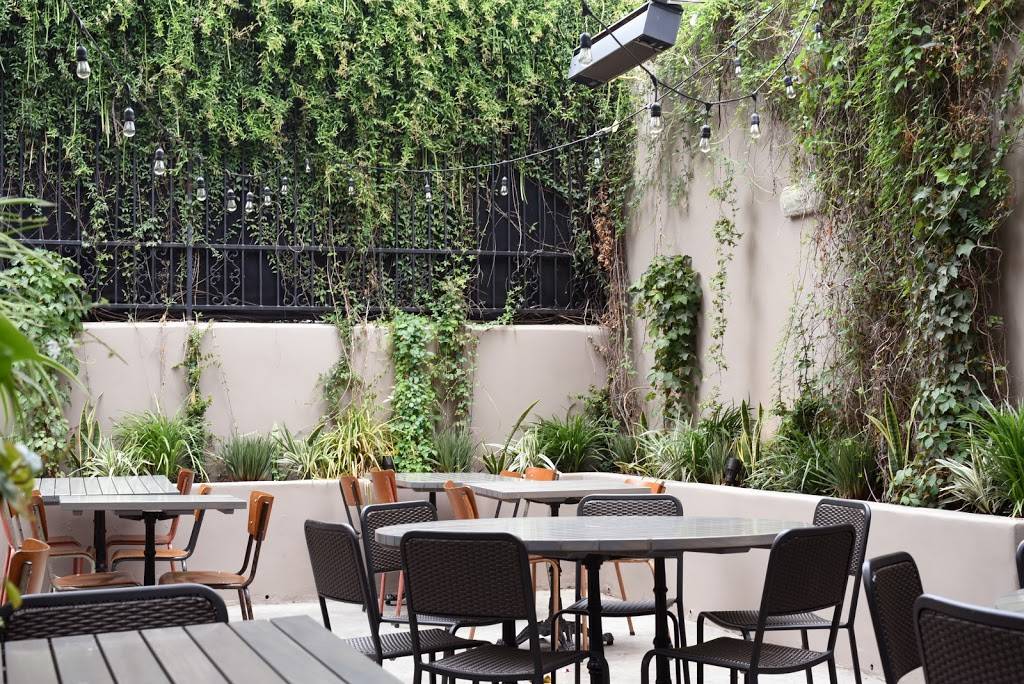 Nics On Beverly | restaurant | 8265 Beverly Blvd, Los Angeles, CA 90048, USA | 3237465130 OR +1 323-746-5130