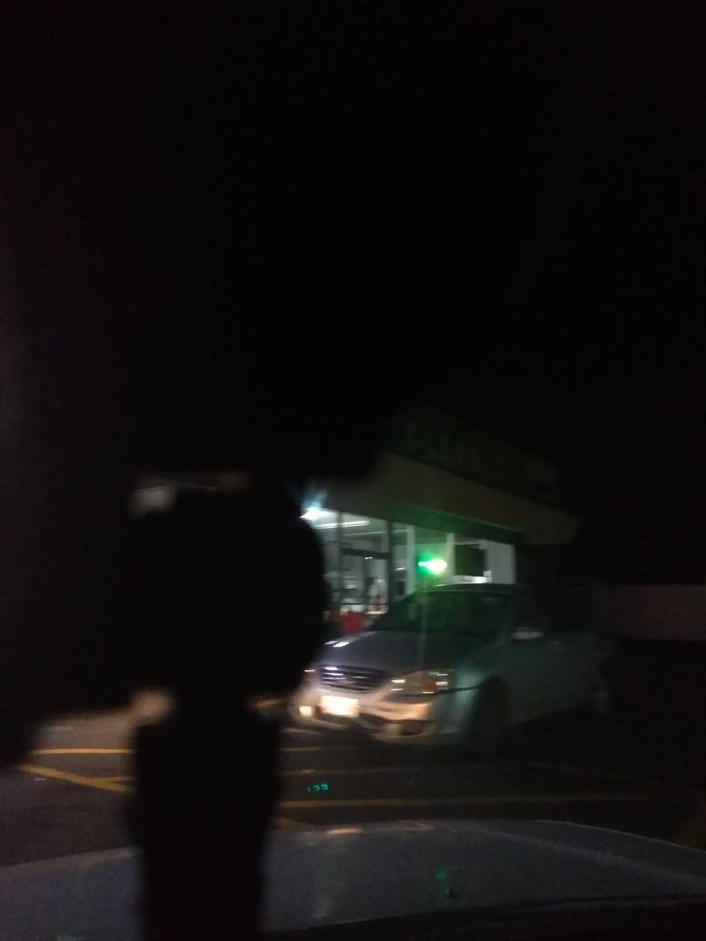 Rounders Bar and Lotto | restaurant | 11416 NE Halsey St, Portland, OR 97220, USA | 5032574510 OR +1 503-257-4510