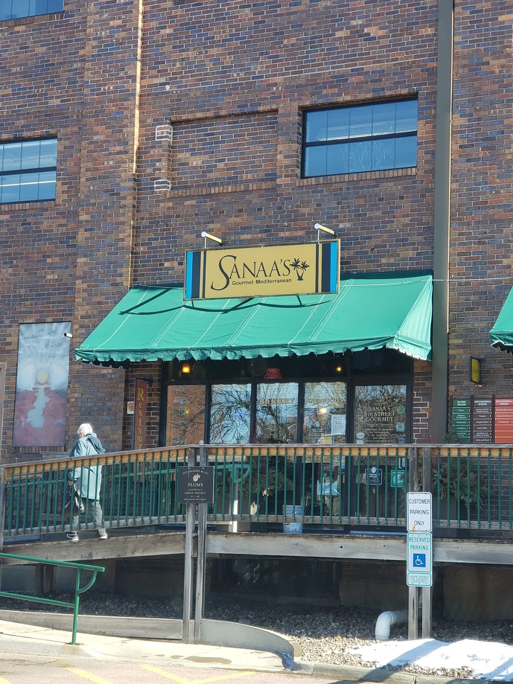 Sanaas Gourmet | restaurant | 401 E 8th St #100, Sioux Falls, SD 57103, USA | 6052752516 OR +1 605-275-2516