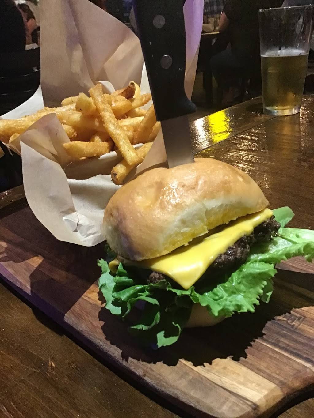 Froggys grub and pub | restaurant | 2902 N Navarro St, Victoria, TX 77901, USA | 3615797256 OR +1 361-579-7256