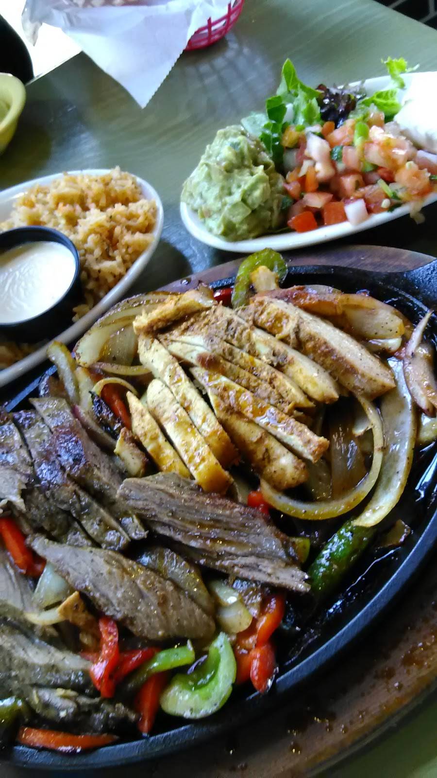 Berryhill | restaurant | 1201 W 43rd St, Houston, TX 77018, USA | 2818226111 OR +1 281-822-6111