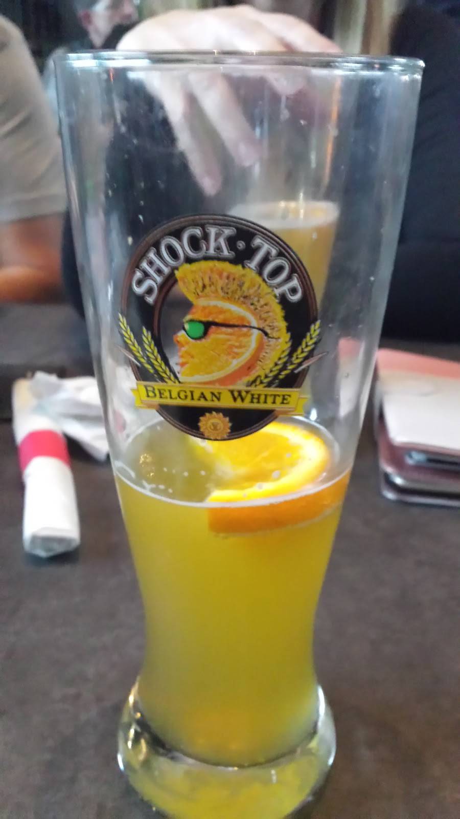 Doolys | restaurant | 600 Rue Pierre-Caisse, Saint-Jean-sur-Richelieu, QC J3A 1M1, Canada | 4507416046 OR +1 450-741-6046