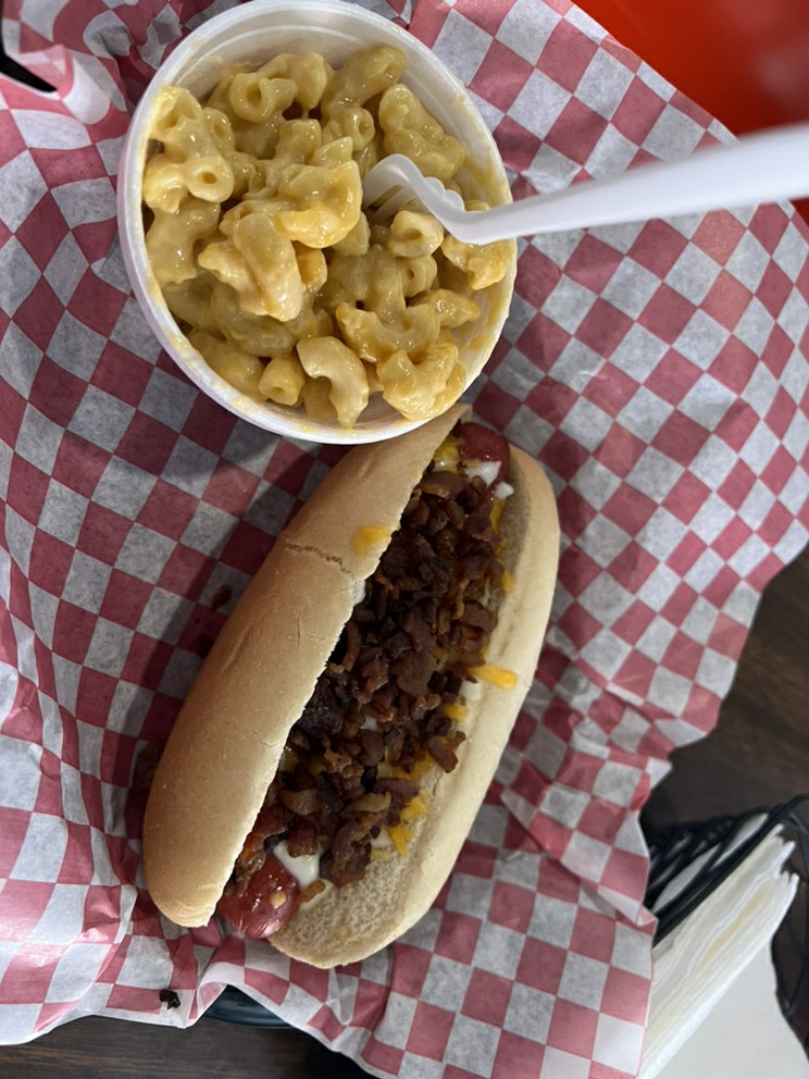 Lucky Dogs | restaurant | 1800 State St, Quincy, IL 62301, USA | 2179198990 OR +1 217-919-8990