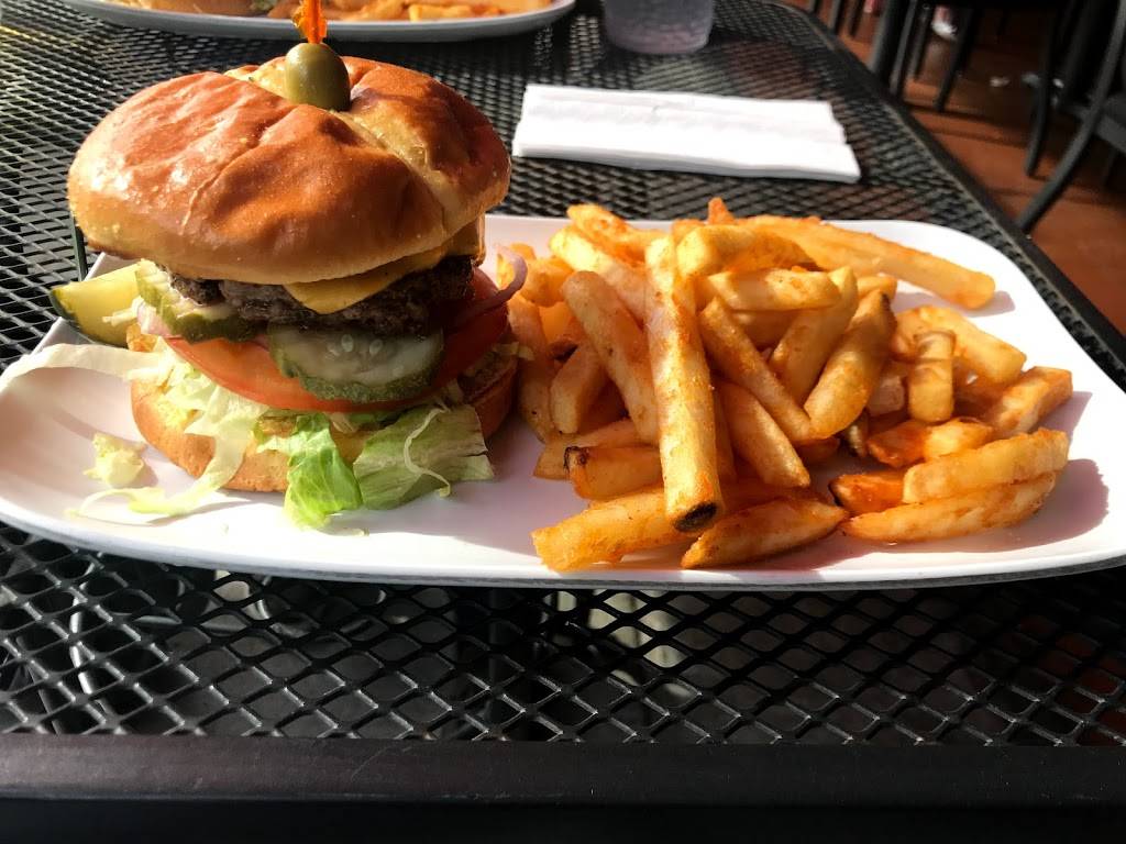 Tony Vs Tavern | restaurant | 5756 Cass Ave, Detroit, MI 48202, USA | 3138335595 OR +1 313-833-5595