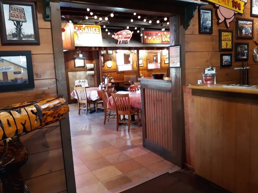 Famous Daves Bar-B-Que | restaurant | 4757 Monroe St, Toledo, OH 43623, USA | 4194757427 OR +1 419-475-7427