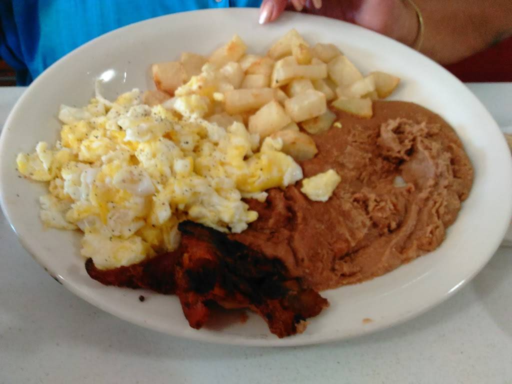 La Puntada Restaurant | restaurant | 117 Goliad Rd, San Antonio, TX 78223, USA | 2105339997 OR +1 210-533-9997