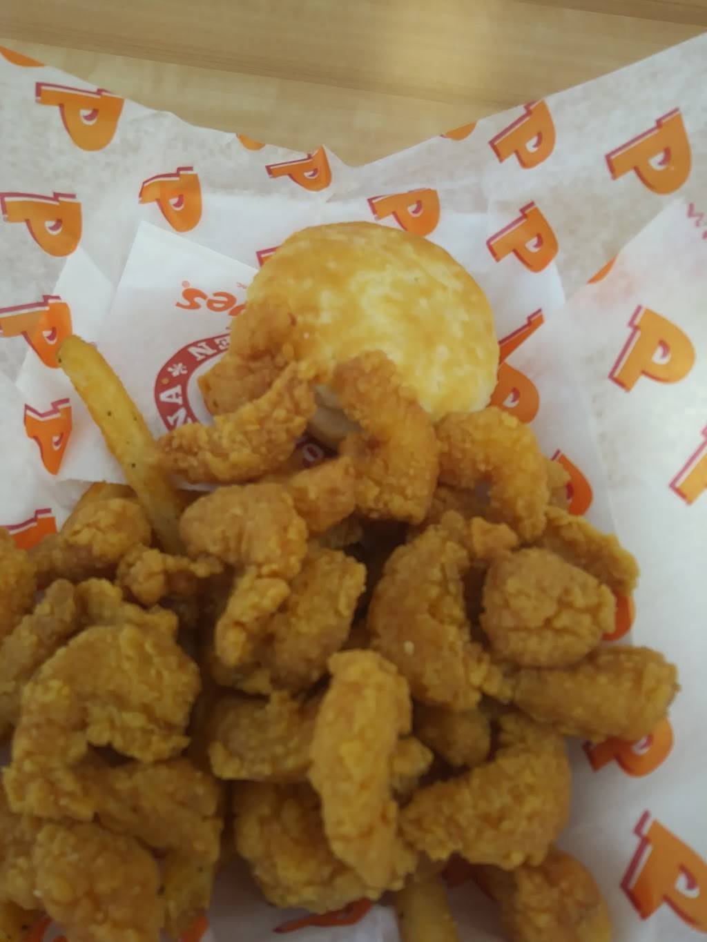Popeyes Louisiana Kitchen | restaurant | Shop Center, Hybla Valley, 7832 Richmond Hwy, Alexandria, VA 22306, USA | 7037804251 OR +1 703-780-4251