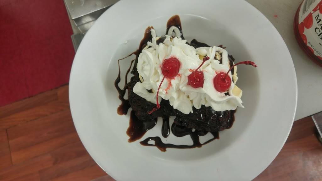 Johnnys Hook N Grill | restaurant | 13060 TN-28, Whitwell, TN 37397, USA | 4238154014 OR +1 423-815-4014