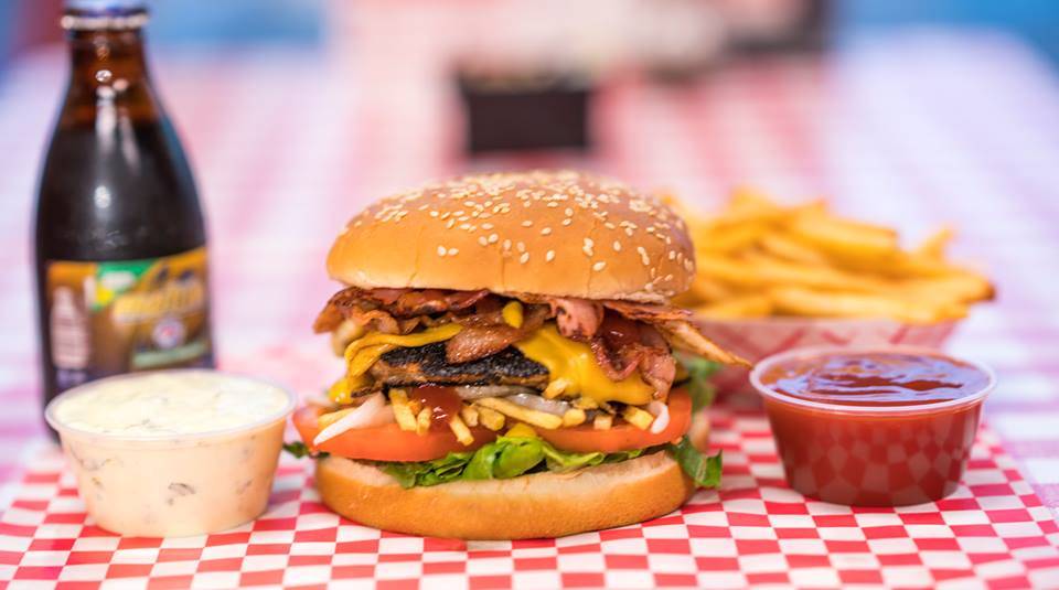 Central Park Food Station | restaurant | 10771 NW 58th St, Doral, FL 33178, USA | 7866210880 OR +1 786-621-0880