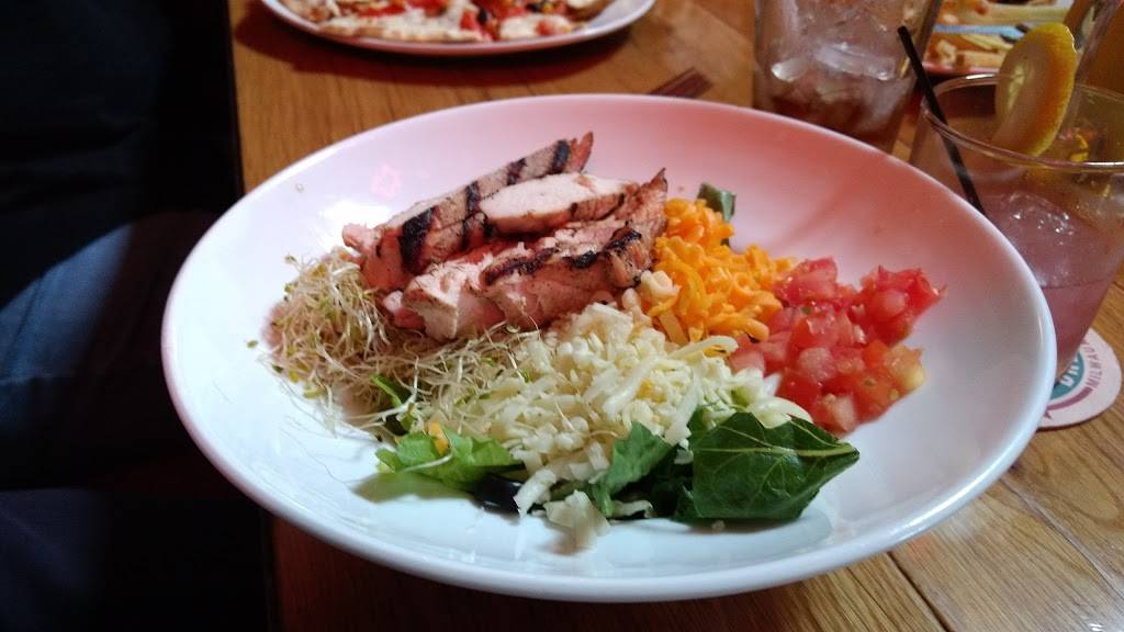 Water Street Brewery | restaurant | 1251 Gateway Dr, Grafton, WI 53024, USA | 2623752222 OR +1 262-375-2222